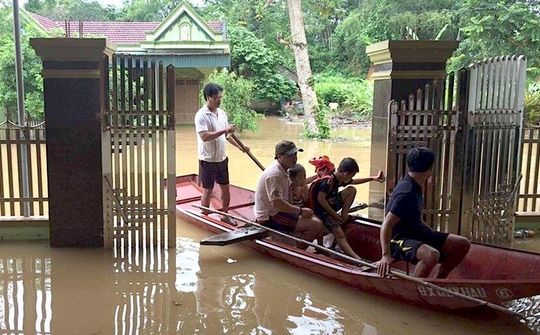 Hằng trăm hộ dân ở Nghệ An bất ngờ chịu cảnh ngập lụt