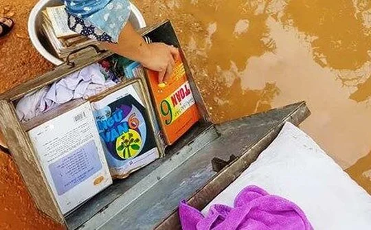 Lũ bùn sau bão, hàng ngàn học sinh ở Nghệ An không thể đến trường