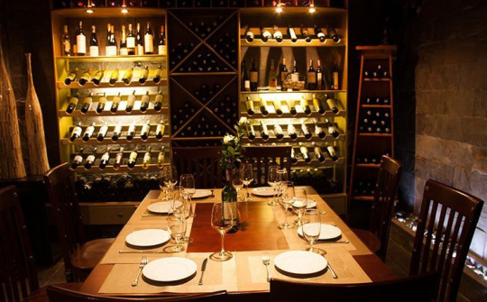 Bán rượu tiêu dùng tại chỗ: Có cần xin giấy phép?