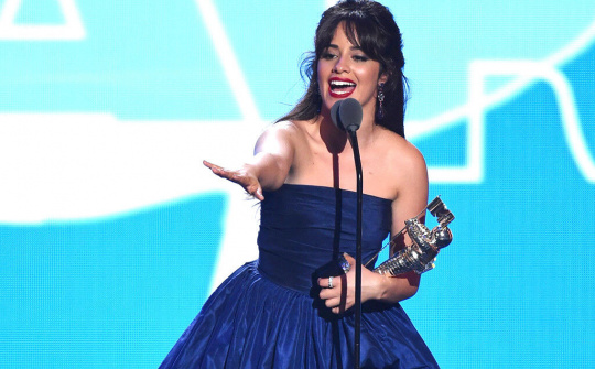 Camila Cabello ‘vượt mặt’ các đàn chị, lập cú đúp tại Video Music Awards 2018