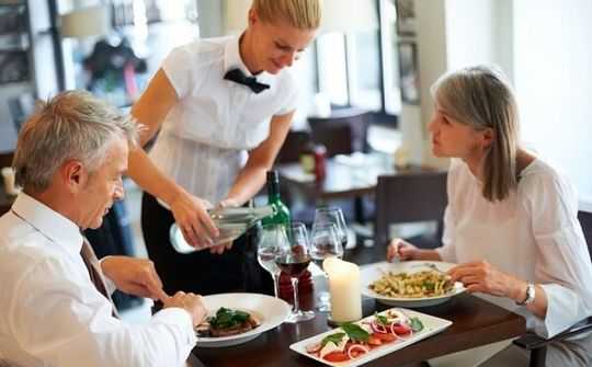 Bỏ túi quy tắc tiền tip khi đi du lịch nước ngoài