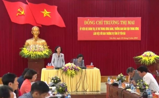 Politburo member Truong Thi Mai works with Yen Bai