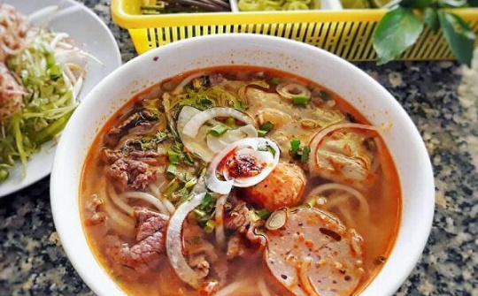 Bí quyết thưởng thức đủ món ngon xứ Huế chỉ với 200 ngàn