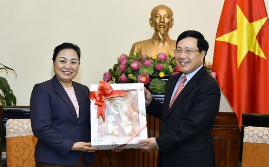 Deputy PM Minh hosts Lao Deputy FM, VN’s Honorary Consul General in RoK