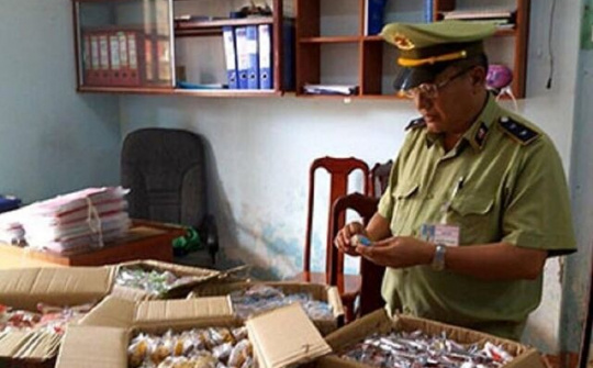 Bắt giữ lô bánh trung thu nhãn mác Trung Quốc trong khoang xe khách