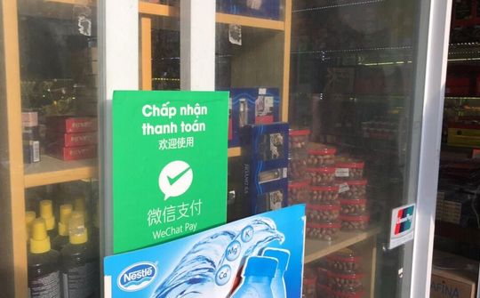 Né thuế, nhiều cửa hàng ở Nha Trang cho khách Trung Quốc quẹt thẻ ‘chui’