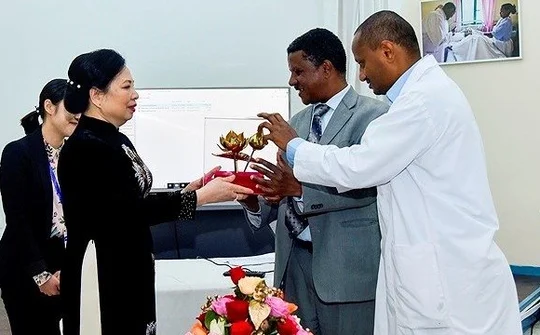 Vietnamese First Lady visits women suffered from obstetric fistulas in Ethiopia