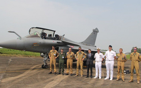 3 tiêm kích tối tân Pháp Rafale hạ cánh xuống Nội Bài