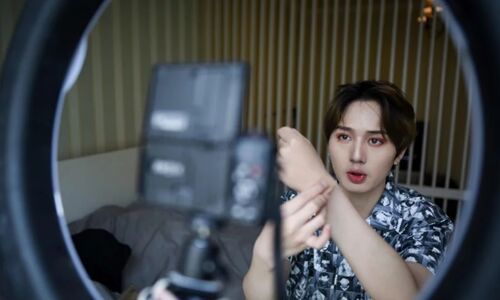 Nhu cầu sử dụng son phấn cho đàn ông bùng nổ ở Trung Quốc