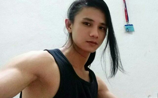 Anh chàng để tóc dài xinh đẹp hơn cả phái nữ