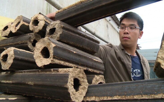 Start up Việt Nguyễn Hữu Dũng kiếm tiền tỷ từ việc kinh doanh vỏ trấu