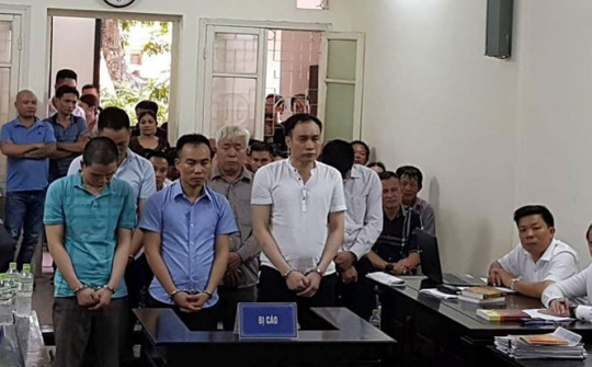 Sĩ quan công an tố cáo cấp trên tại tòa