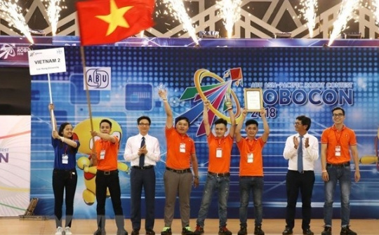 Vietnamese team triumphs at 2018 ABU Robocon contest