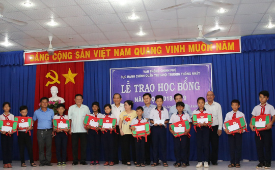Phó Thủ tướng trao quà, nhà tình nghĩa cho người dân xã biên giới Tây Ninh