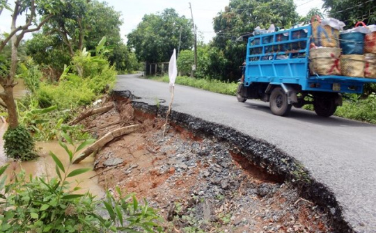 Tiền Giang, Long An khẩn trương đối phó sạt lở bờ sông