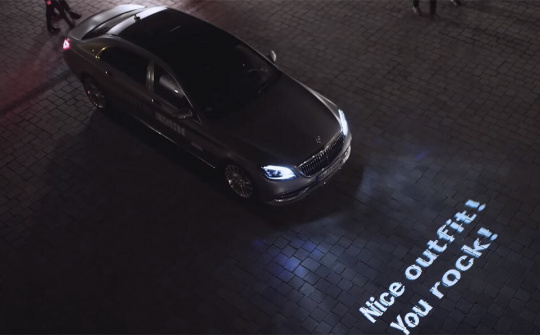 Cú đột phá của công nghệ xe - MERCEDES S-CLASS giao tiếp với con người qua đèn pha