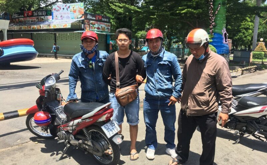 Hai cô gái bị thanh niên quen qua mạng lừa lấy xe máy