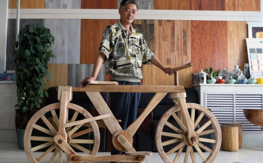 Xe đạp gỗ giá cả trăm triệu gây sốt trên mạng