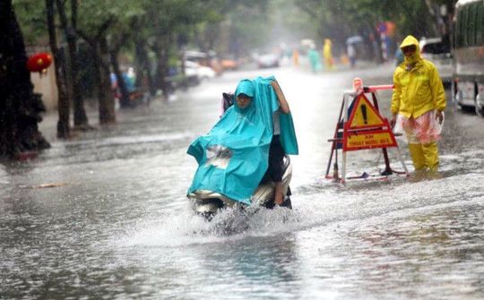 Miền Bắc mưa rất to đến hết 31/8, Hà Nội mưa kèm dông, tố