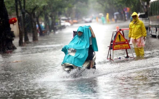 Miền Bắc mưa rất to đến hết 31/8, Hà Nội mưa kèm dông, tố