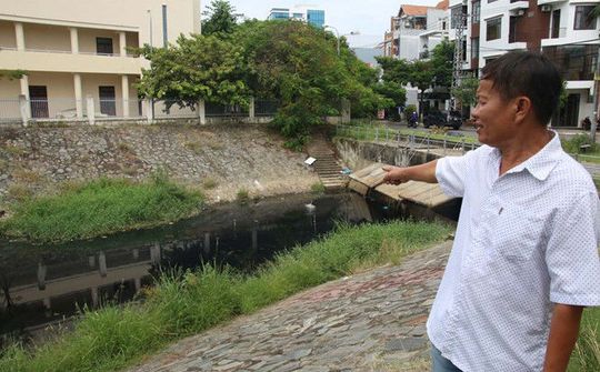 Đà Nẵng: Người dân sống khổ bên dòng kênh đen