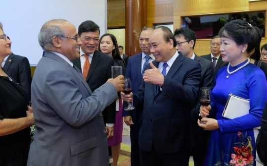 Prime Minister hosts banquet on National Day