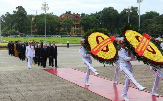 Lãnh đạo Đảng, Nhà nước kính viếng Chủ tịch Hồ Chí Minh