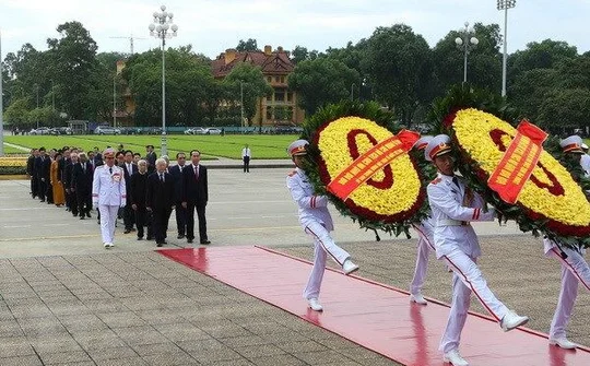 Lãnh đạo Đảng, Nhà nước kính viếng Chủ tịch Hồ Chí Minh