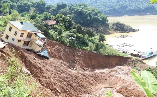 Chủ động ứng phó mưa lũ, sạt lở đất