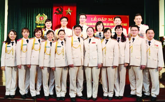 Thầm lặng sau mỗi chiến công