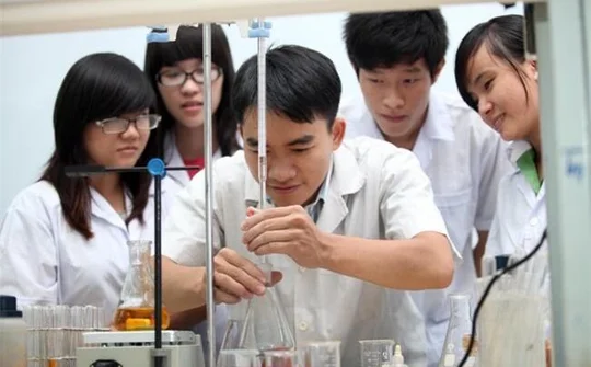 Nhà khoa học với công bố quốc tế
