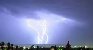 Bé gái bị sét đánh tử vong khi đi chăn trâu