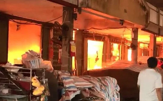 Hà Nội : Khởi tố vụ cháy chợ sóc sơn