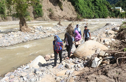 Nghệ An: Hàng chục hộ dân rời bản sau lũ