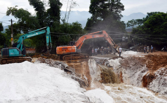 Lào Cai: Cảnh báo người dân không sử dụng nước suối tại khu vực vỡ đập nước thải