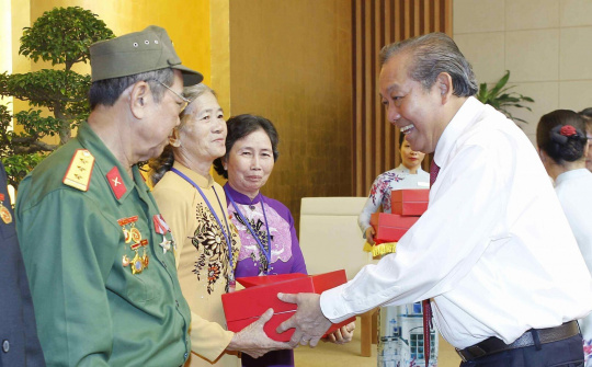 Phó Thủ tướng Trương Hòa Bình tiếp Đoàn người có công tỉnh Đồng Tháp