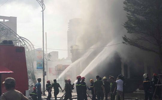 Trung tâm thành phố Đà Nẵng đang cháy lớn