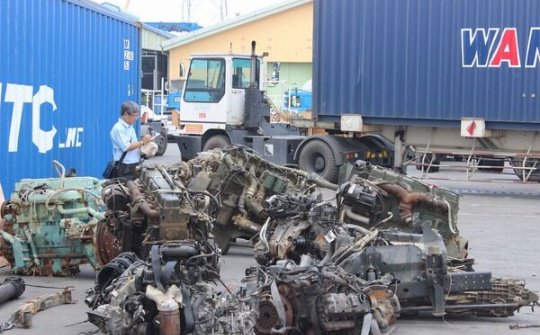 Làm giả hồ sơ, nhập khẩu hàng chục container máy móc cũ