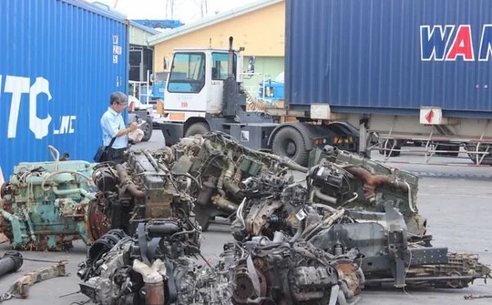 Làm giả hồ sơ, nhập khẩu hàng chục container máy móc cũ