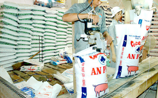 Sản xuất thức ăn chăn nuôi: Doanh nghiệp nội khó cạnh tranh với các doanh nghiệp FDI