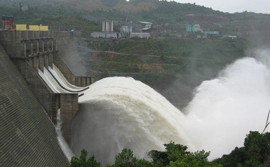 Mở 1 cửa xả đáy hồ Hòa Bình lúc 13h chiều nay