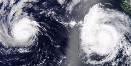 Hiệu ứng Fujiwhara: Khi bão Barijat và siêu bão Mangkhut có khả năng gặp nhau