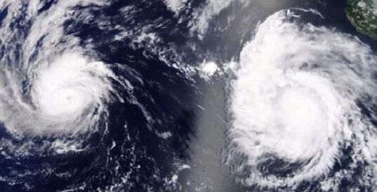 Hiệu ứng Fujiwhara: Khi bão Barijat và siêu bão Mangkhut có khả năng gặp nhau