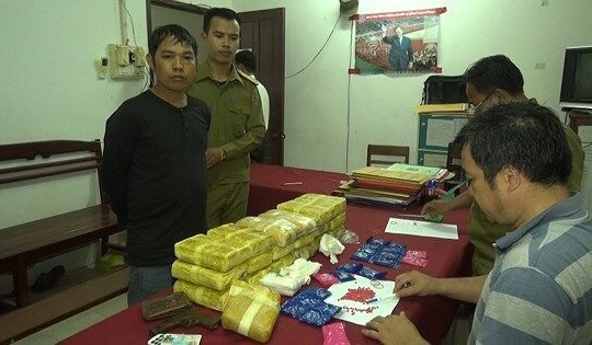 Bắt ông trùm thủ súng, vận chuyển hơn 100.000 viên ma túy tổng hợp