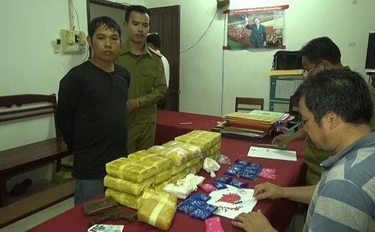 Bắt ông trùm thủ súng, vận chuyển hơn 100.000 viên ma túy tổng hợp
