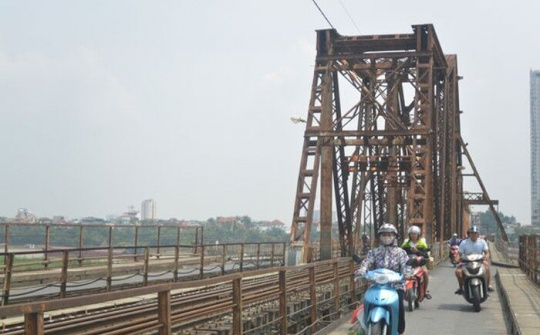 60 công nhân 'chăm sóc' cầu Long Biên 120 tuổi mỗi ngày