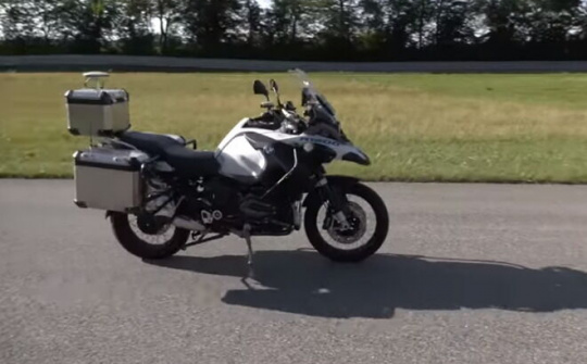 Hãng BMW tiết lộ dòng xe máy tự lái