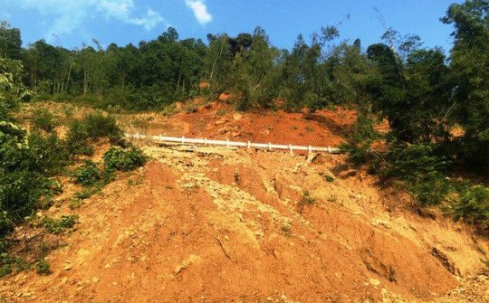 Quốc lộ 15A đoạn qua huyện miền núi Thanh Hóa tê liệt trước cơn bão số 5