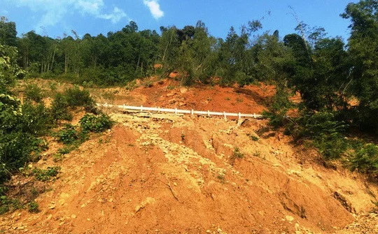 Quốc lộ 15A đoạn qua huyện miền núi Thanh Hóa tê liệt trước cơn bão số 5