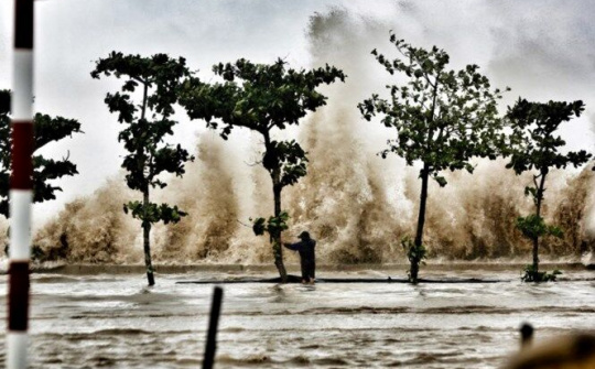 Siêu bão Mangkhut đã đi vào Biển Đông và thành cơn bão số 6 